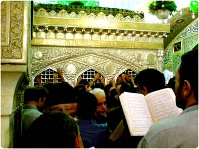 خواندن زيارتنامه امام رضا(ع)